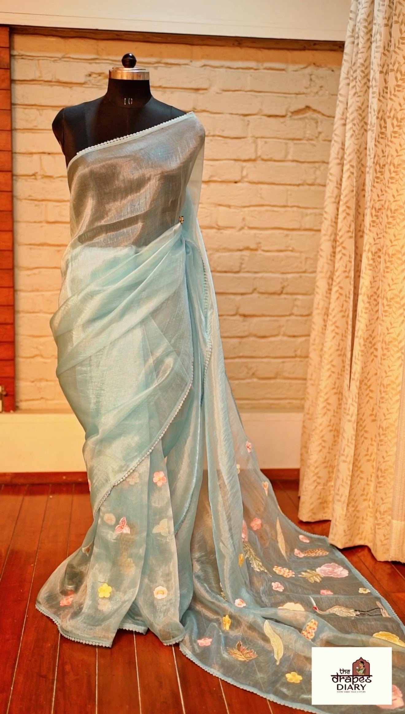 Mint Reverie – Seafoam Green Glass Tissue Saree