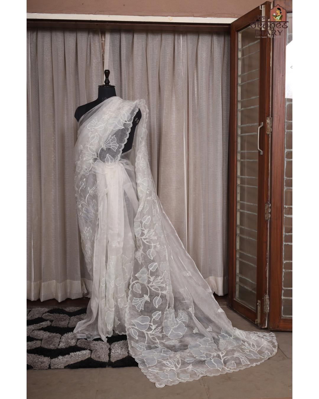 Winter Bloom – Serene White Glass Tissue Saree
