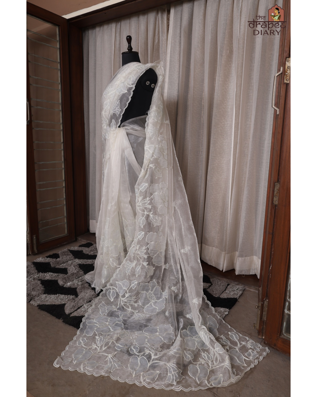 Winter Bloom – Serene White Glass Tissue Saree