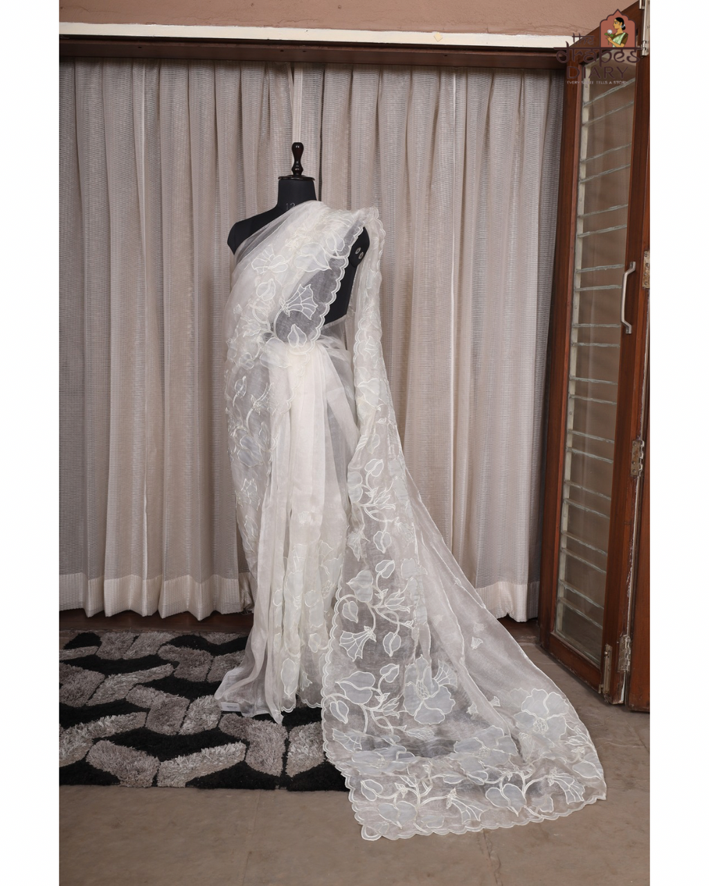 Winter Bloom – Serene White Glass Tissue Saree
