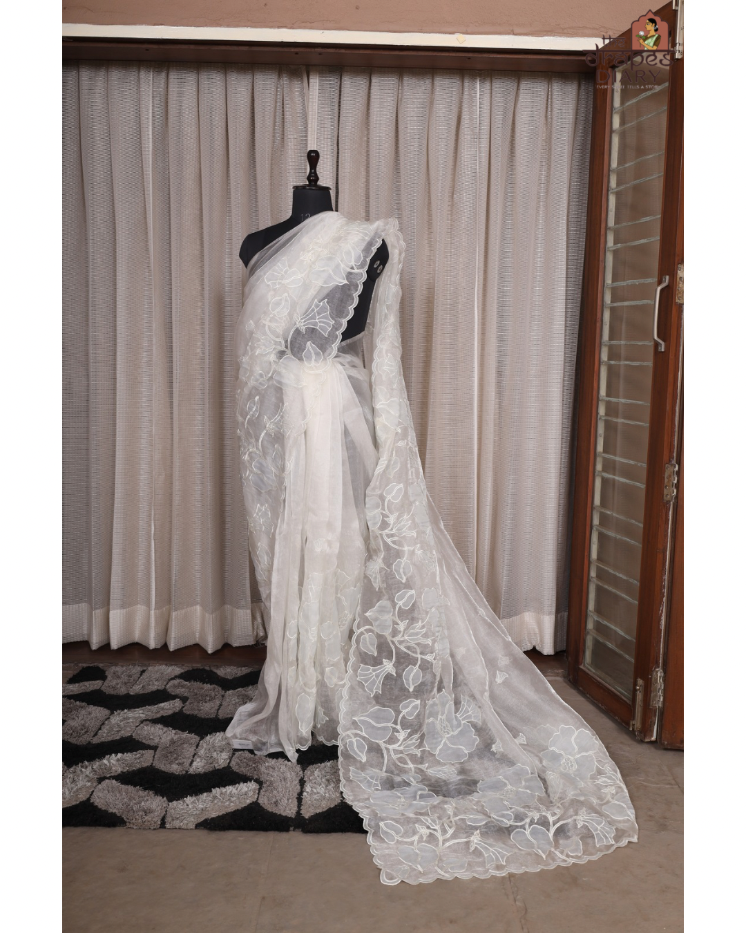 Winter Bloom – Serene White Glass Tissue Saree